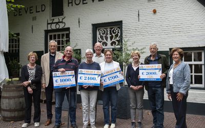 Vijf goede doelen krijgen cheque